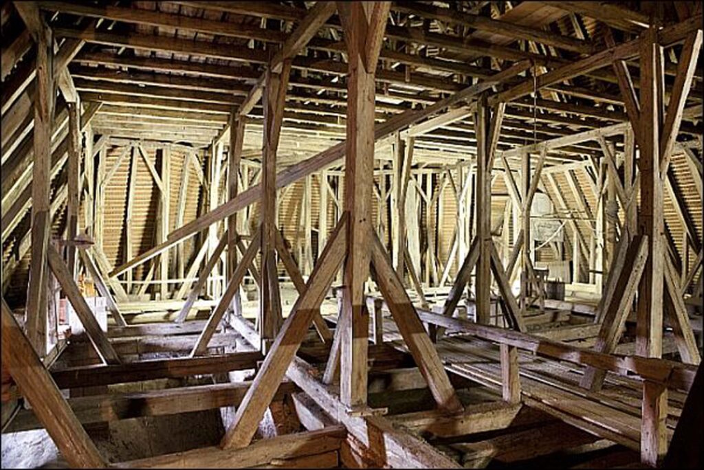 03 steyr stadtpfarrkirche dachwerksanalyse fuchsberger foto neubauerbda
