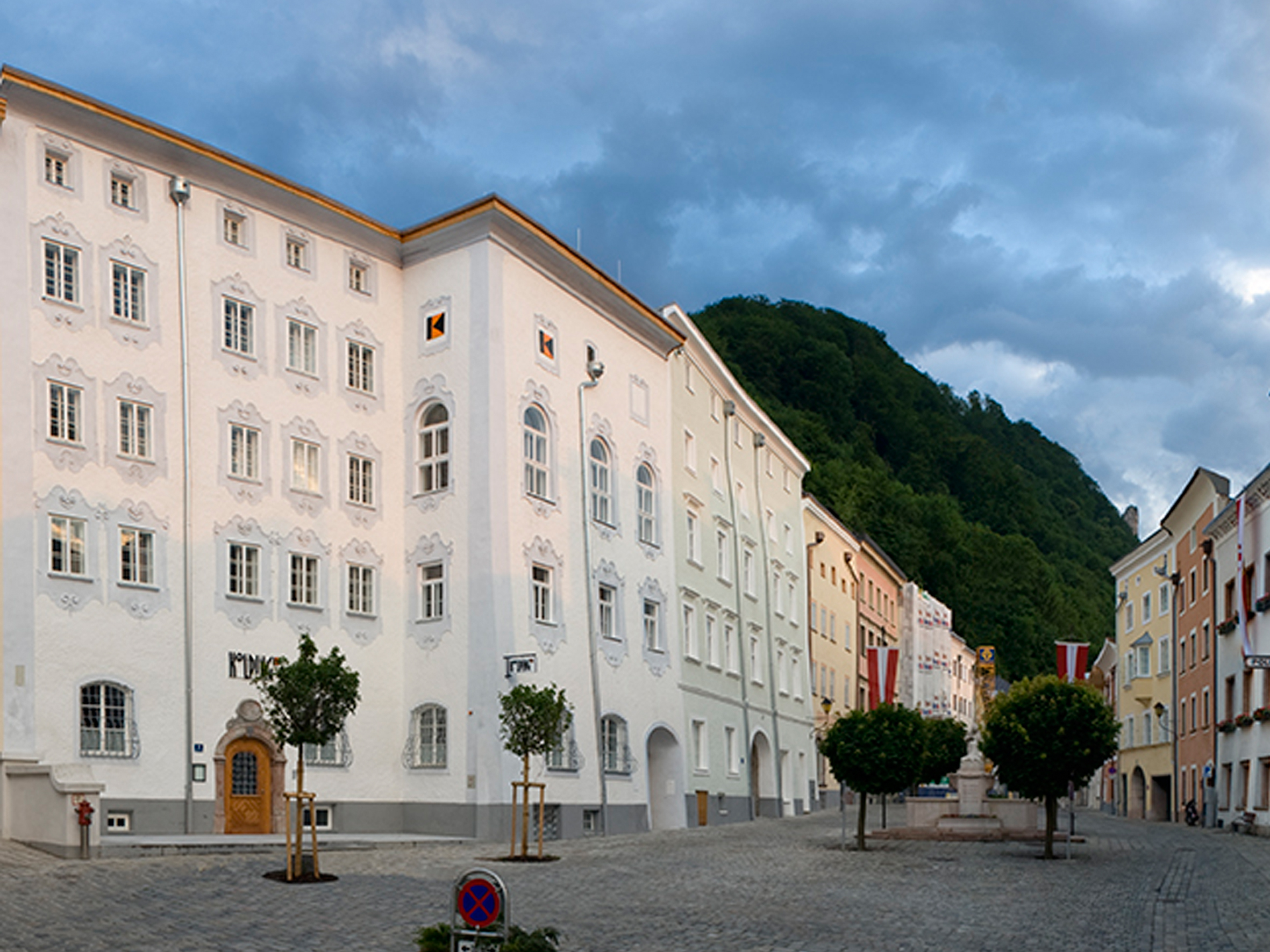 Hallein, Schöndorferplatz